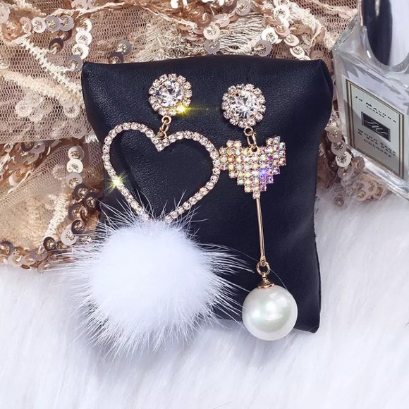 🌟 White Real Fur Rhinestone Earrings - Picture 3 of 4